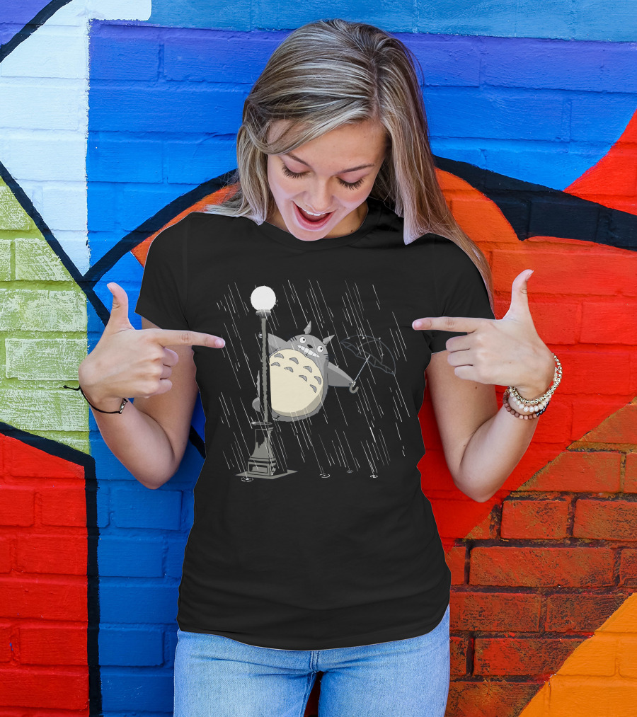 Totoro Singing In The Rain With Umbrella And Lamp Post T-Shirt