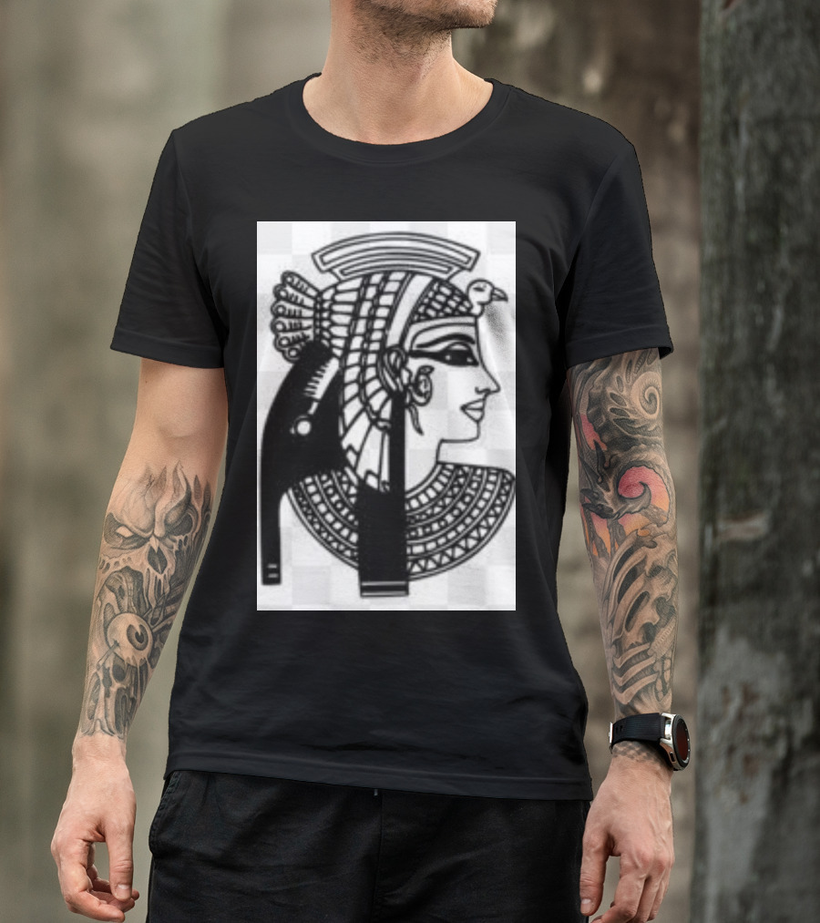 Ancient Egyptian Queen Nefertiti Profile With Uraeus And Intricate Neckpiece T-Shirt