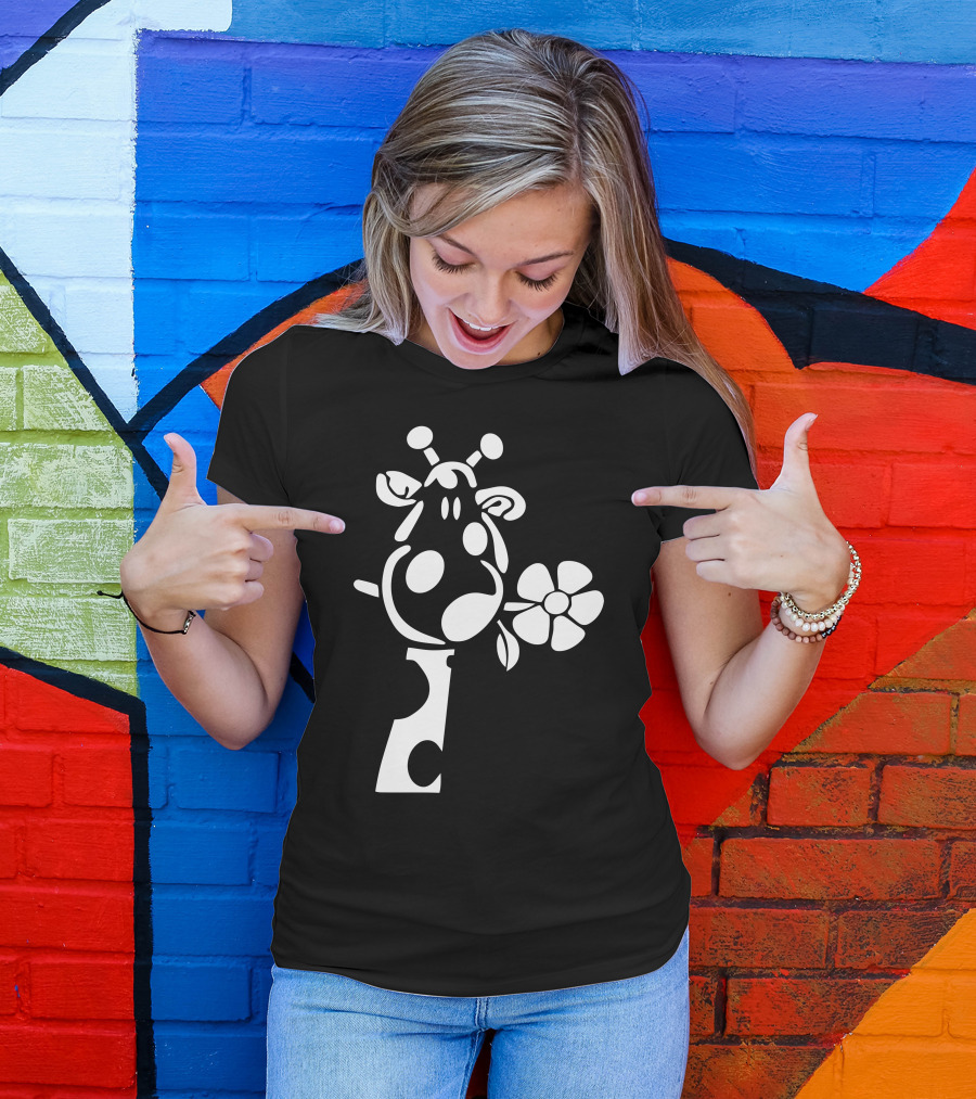 Giraffe Head With Cute Flower In Mouth T-Shirt