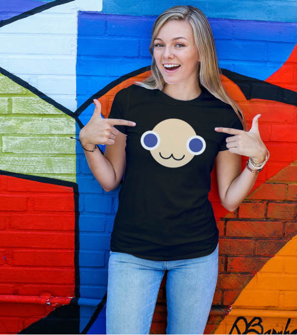 Smiling Moo Cute Minimalist Cow Face With Big Blue Eyes T-Shirt
