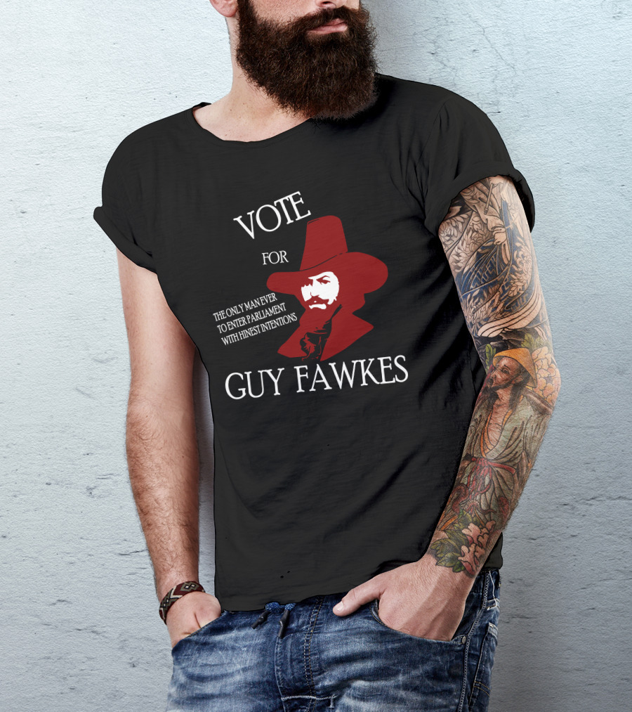 VOTE FOR GUY FAWKES THE ONLY MAN EVER TO ENTER PARLIAMENT WITH HONEST INTENTIONS T-Shirt