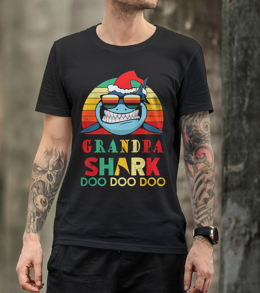 Grandpa Shark Doo Doo Doo Christmas Santa Hat Sunglasses Retro Vintage T-Shirt