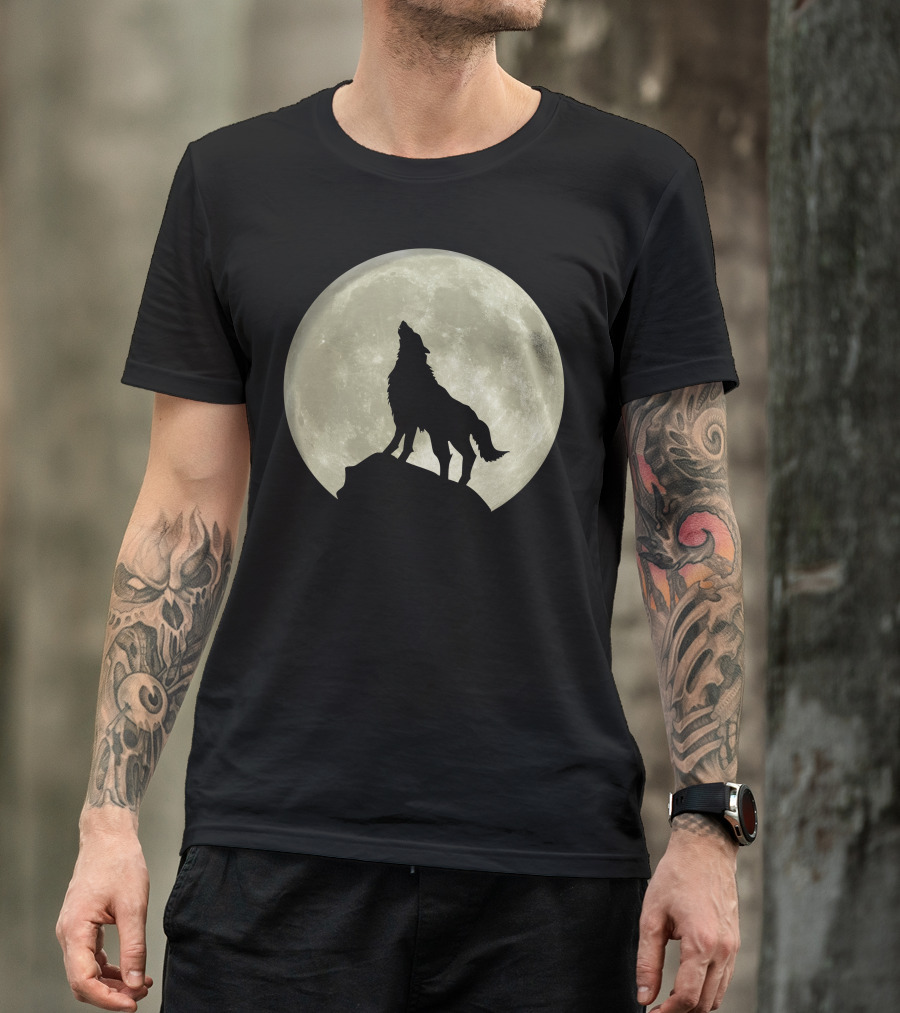Wolf Howling At Full Moon T-Shirt