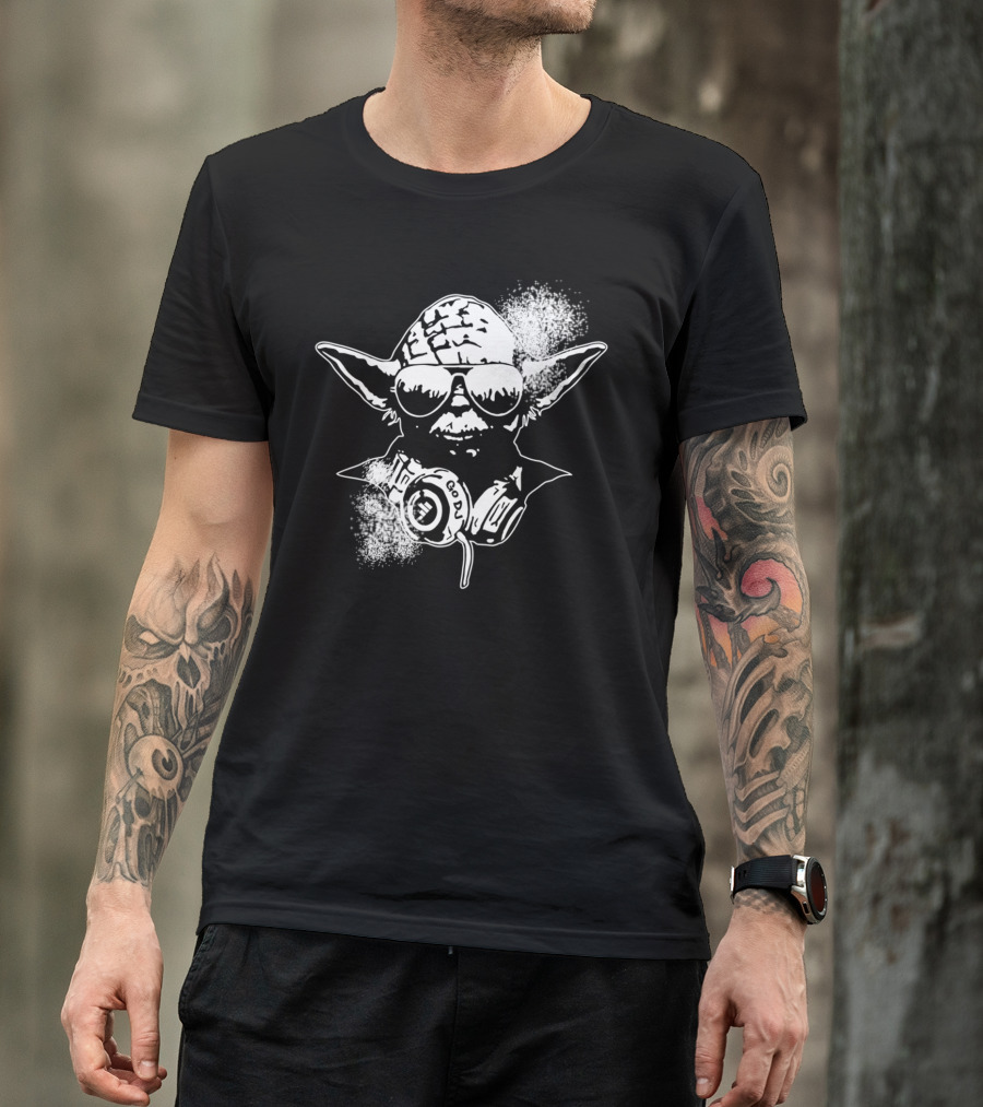 DJ Yoda Banksy Style Trance Dubstep Rap Star Wars Mashup T-Shirt