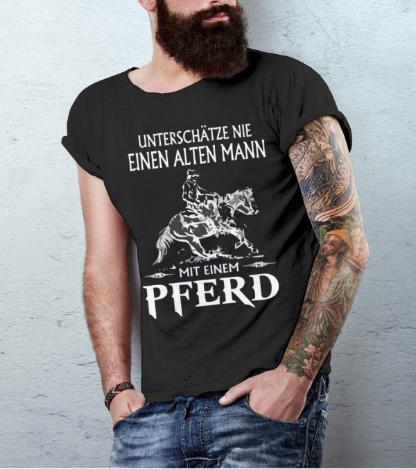 Unterschätze Nie Einen Alten Mann Mit Einem Pferd T-Shirt
