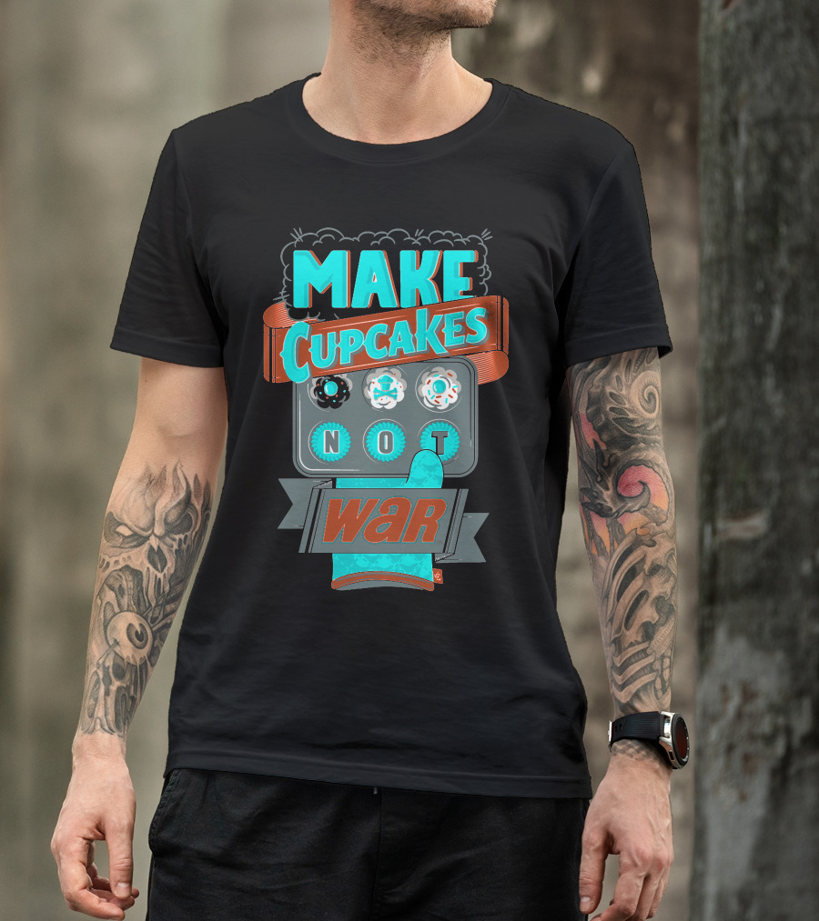 Make Cupcakes Not War Vintage Style Text With Oven Mitt And Cupcake Tray T-Shirt