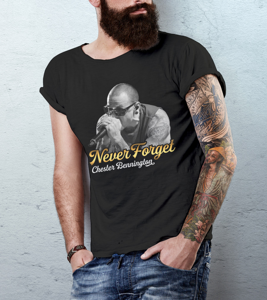 Never Forget Chester Bennington Black And White Singing T-Shirt