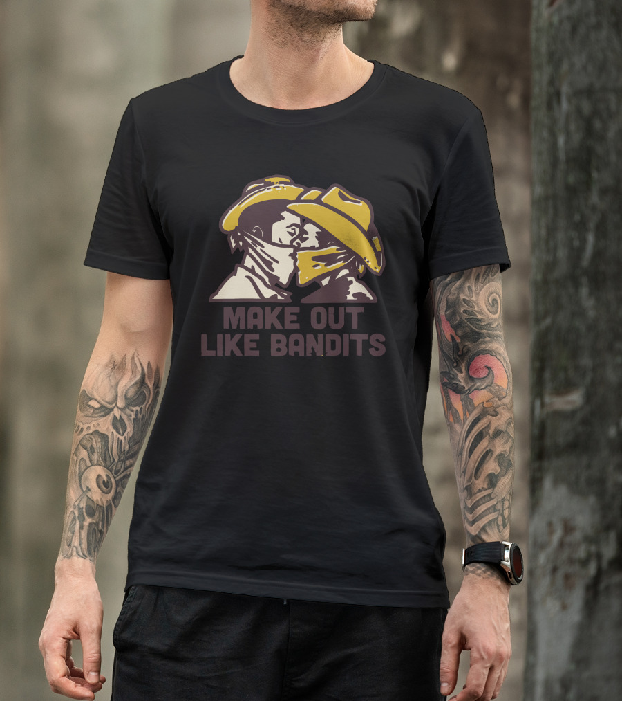 MAKE OUT LIKE BANDITS Cowboy Romance T-Shirt