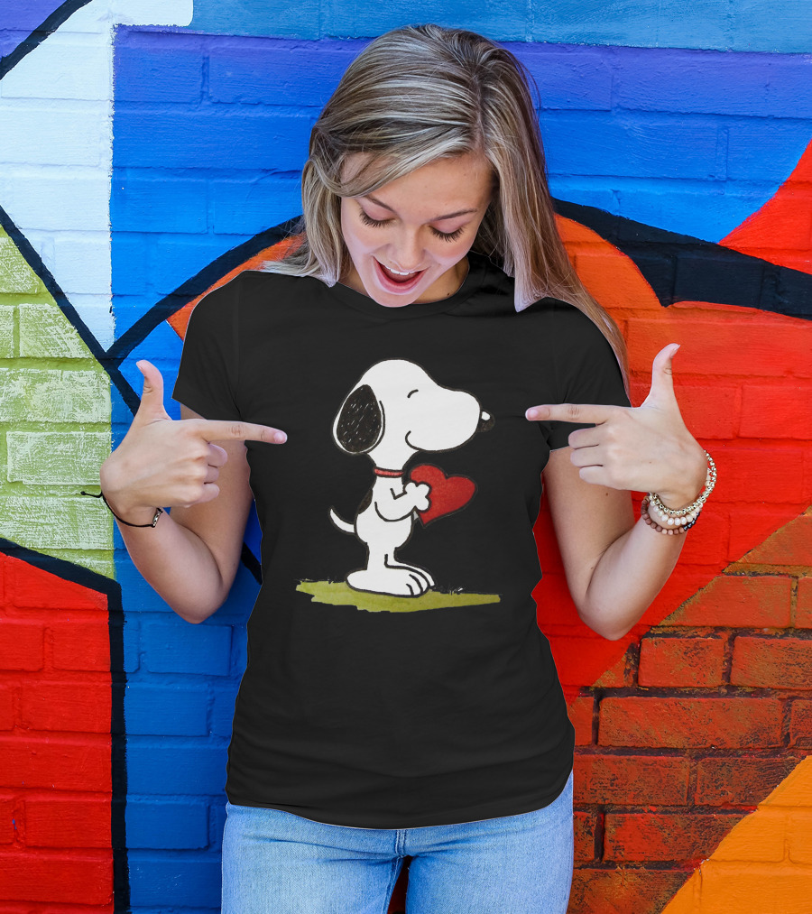 Snoopy Love Heart Hug Peanuts Cartoon T-Shirt