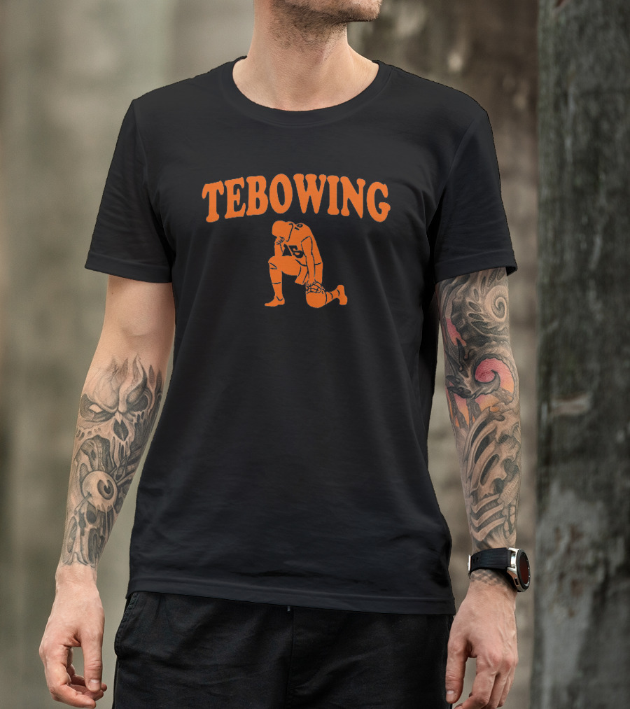 Tebowing Kneeling Player Football Pose Trend T-Shirt