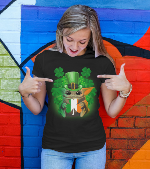 Baby Yoda Leprechaun Clover Irish Flag T-Shirt
