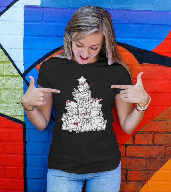 Kiwi Birds In Santa Hats On Christmas Presents Tree T-Shirt