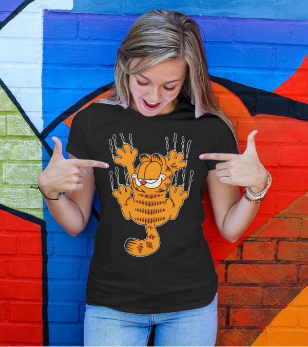 Garfield Climbing Up Scratching Wall T-Shirt