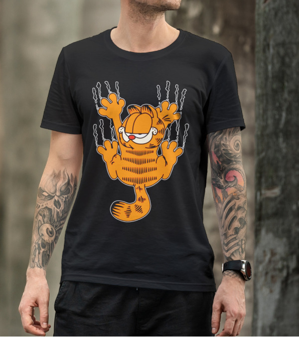 Garfield Climbing Up Scratching Wall T-Shirt