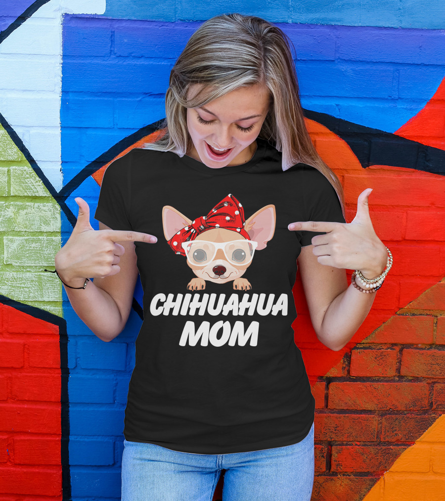 Chihuahua Mom Glasses And Red Bandana T-Shirt