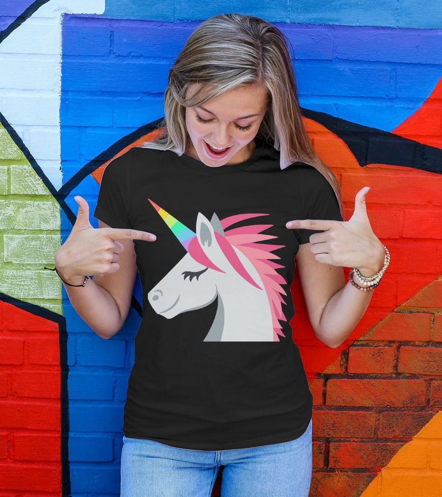 Cute Unicorns Head With Rainbow Horn And Pink Mane T-Shirt