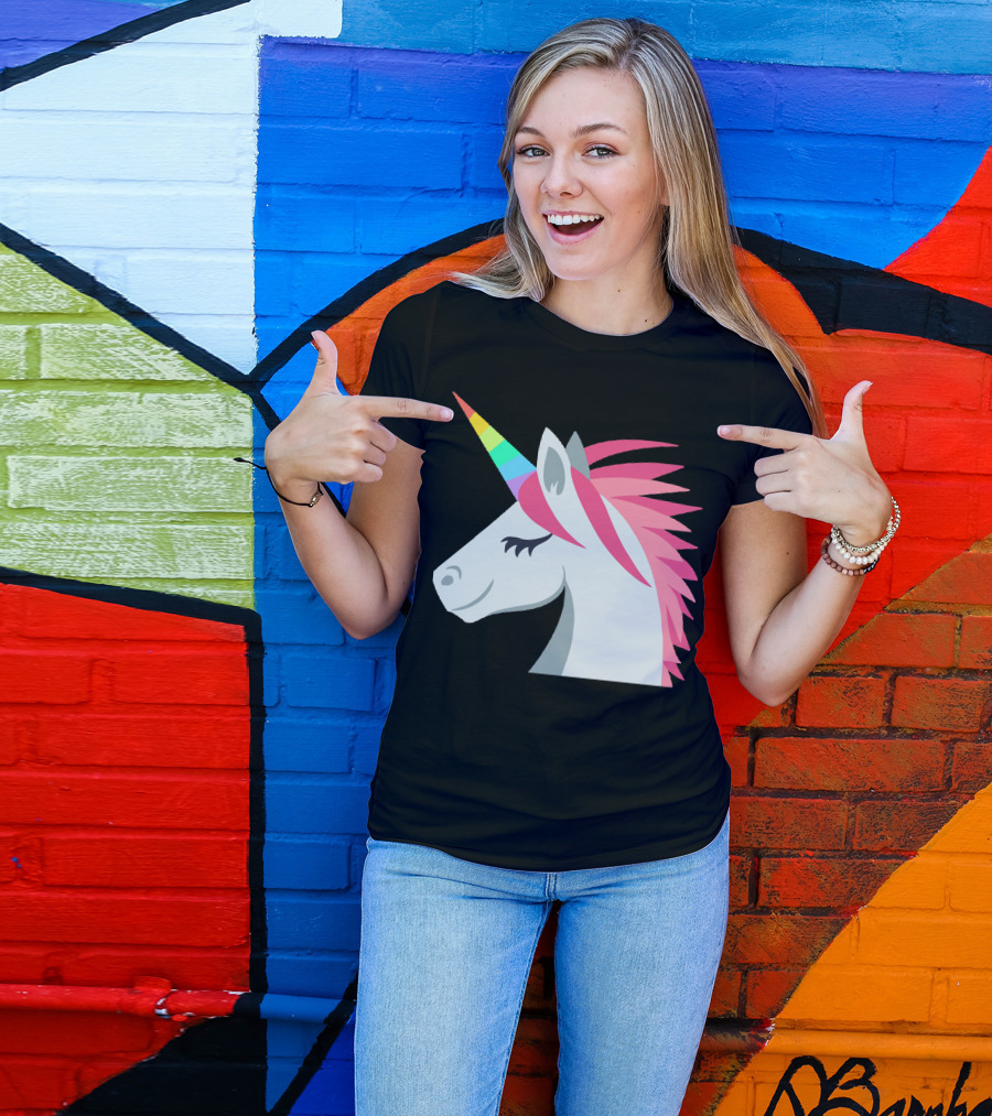 Cute Unicorns Head With Rainbow Horn And Pink Mane T-Shirt