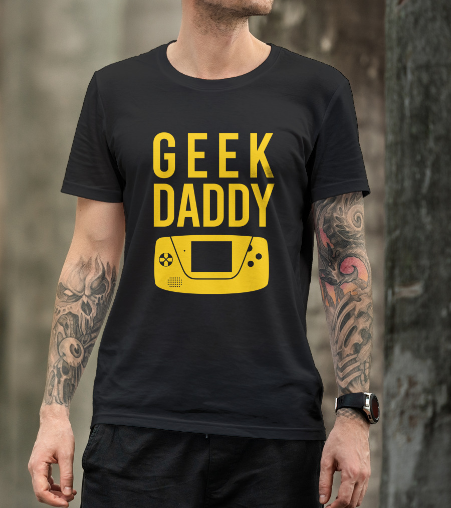 GEEK DADDY Retro Handheld Console Enthusiast T-Shirt