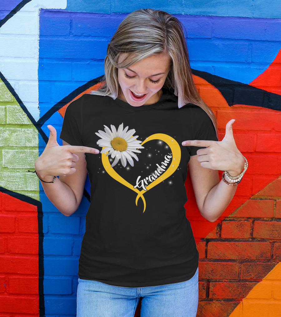 Grandma Daisy Heart Sparkle Flower T-Shirt