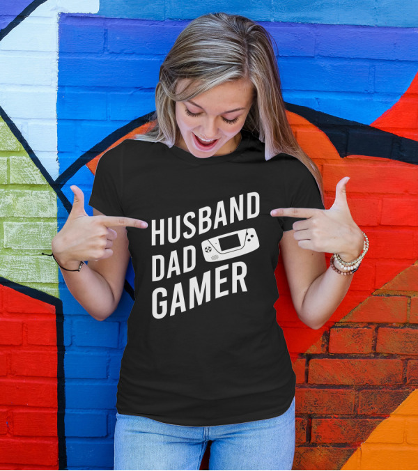 Husband Dad Gamer Handheld Console Enthusiast T-Shirt