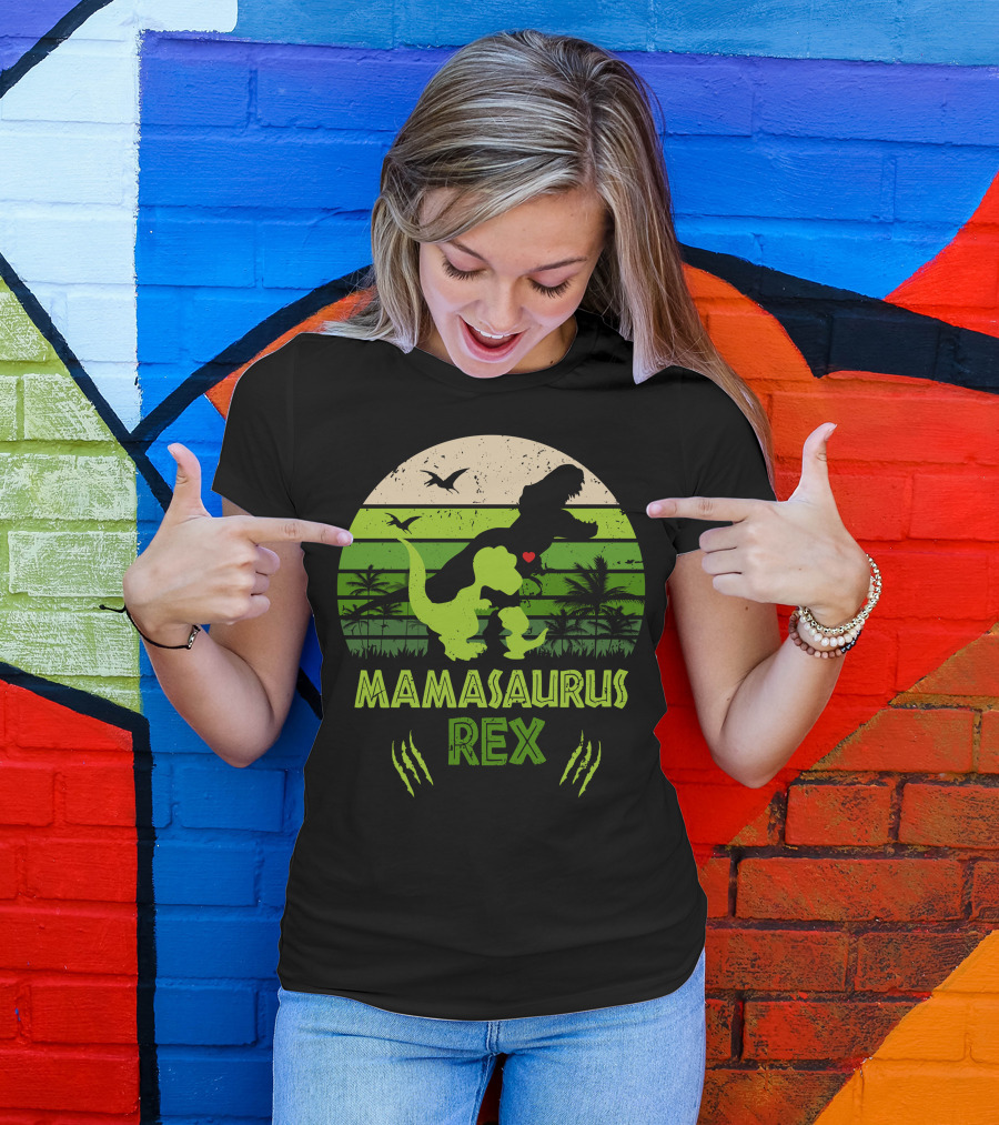 Mama Saurus Rex Dinosaur Silhouette With Heart And Palm Trees In Green Sunset Circle T-Shirt