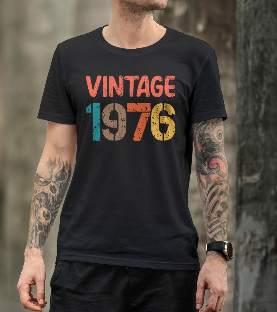 Vintage 1976 Retro Distressed Style Typography T-Shirt