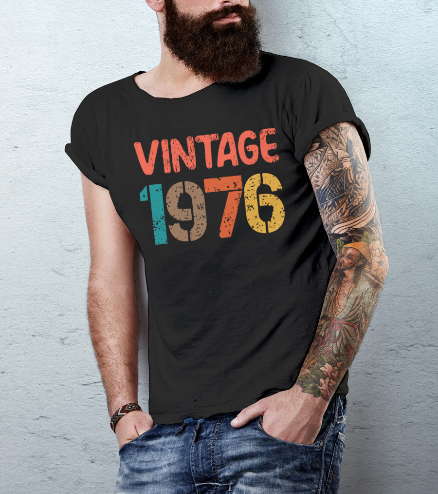 Vintage 1976 Retro Distressed Style Typography T-Shirt