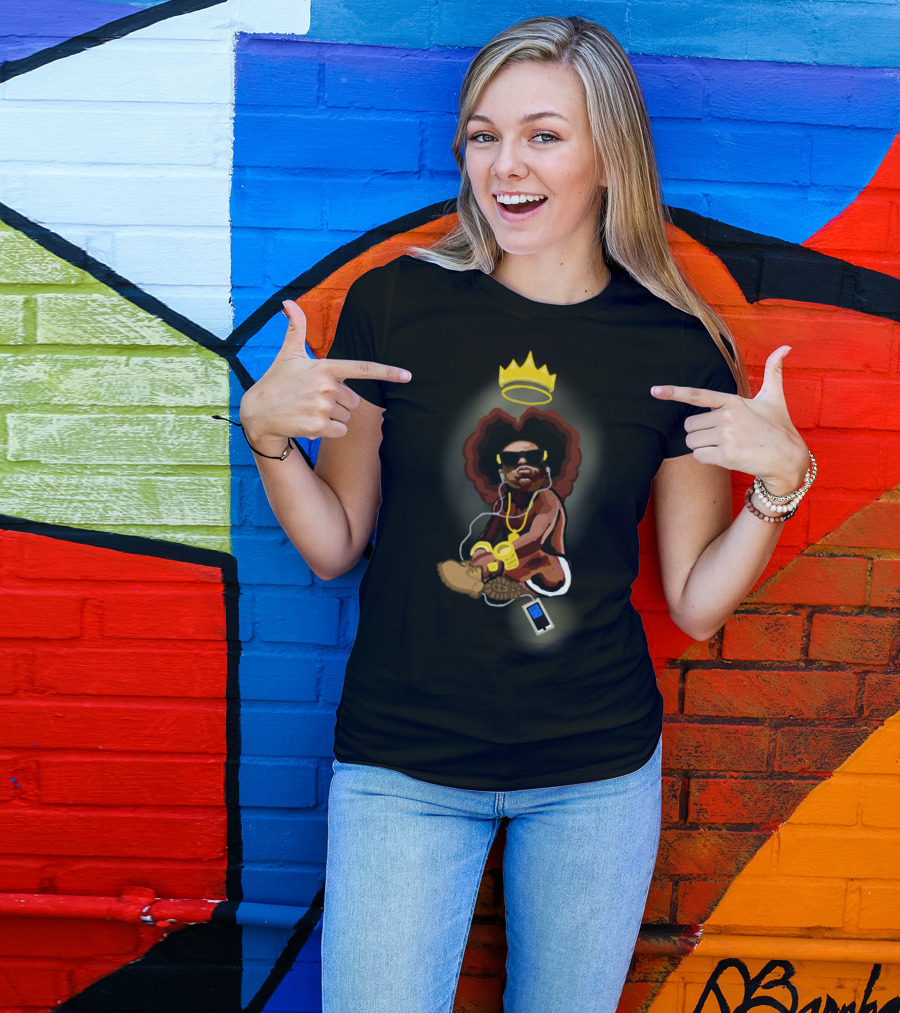 Young Papa Crowned Music King With Headphones And Gold Accessories T-Shirt