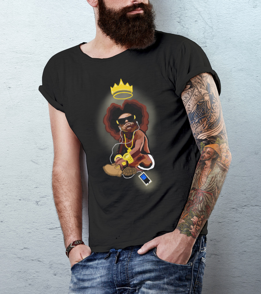 Young Papa Crowned Music King With Headphones And Gold Accessories T-Shirt