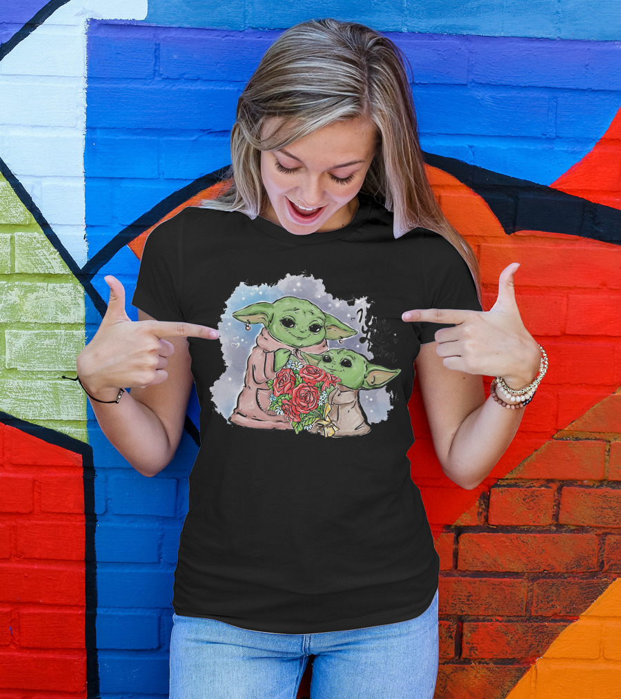 I Love You Mom Yoda Holding Flowers T-Shirt
