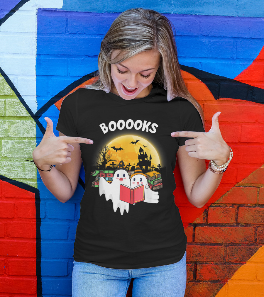 BOOOOKS Ghosts Reading Books Halloween Night Moon Bats Spooky Scene T-Shirt