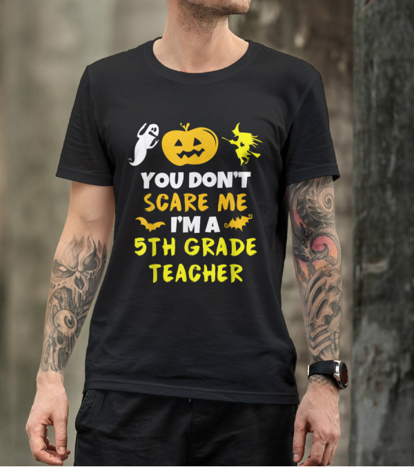 You Don't Scare Me I'm A 5th Grade Teacher Halloween Theme With Pumpkin Ghost And Witch T-Shirt