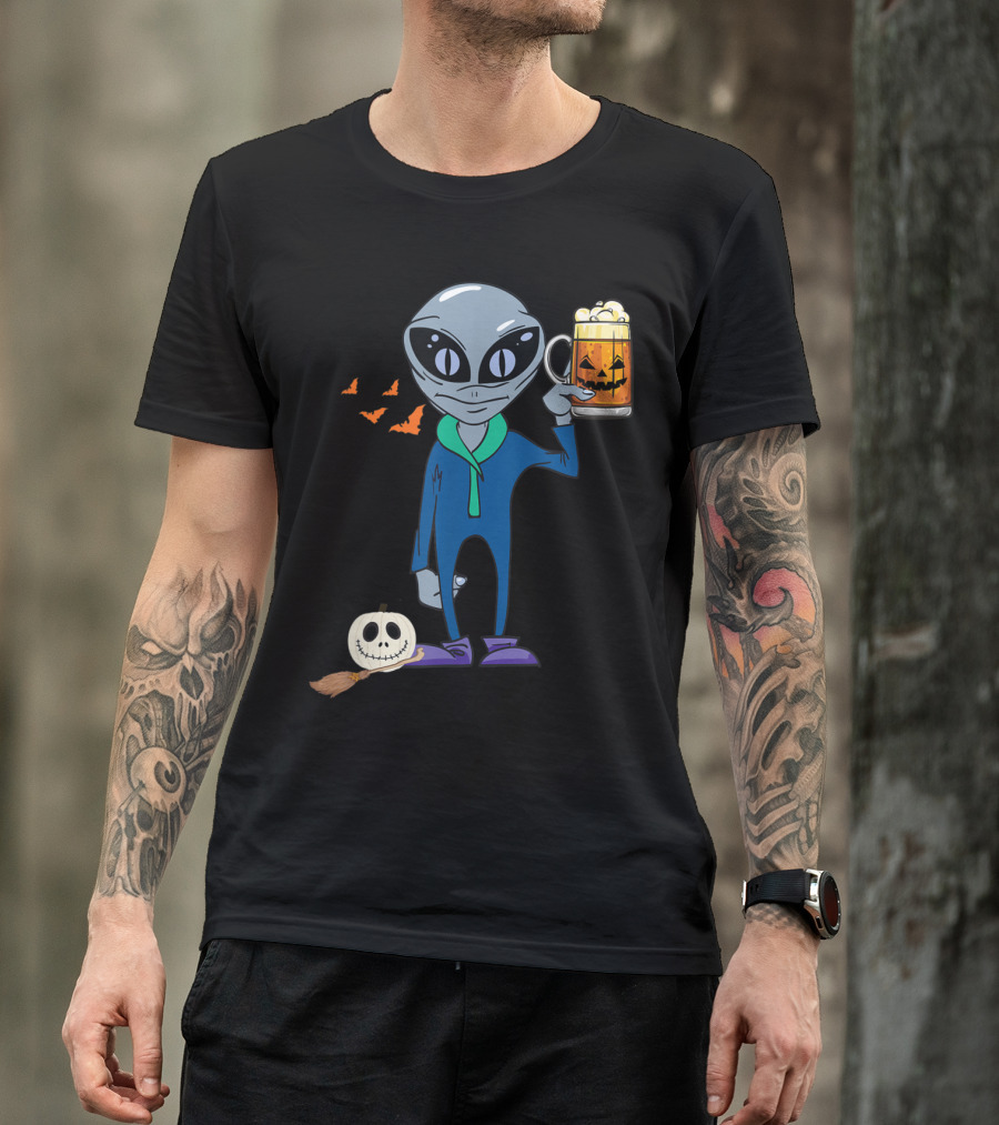 Halloween Alien Beer Lover Costume With Pumpkin And Bats T-Shirt