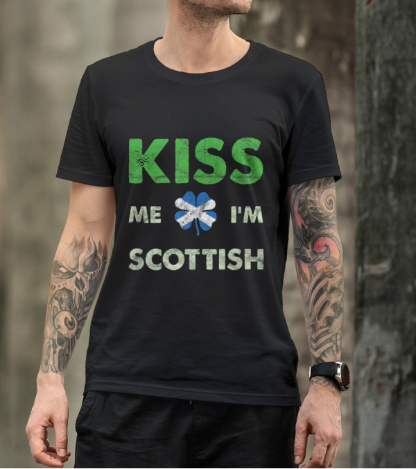 Kiss Me I'm Scottish St Patricks Day Clover Flag T-Shirt