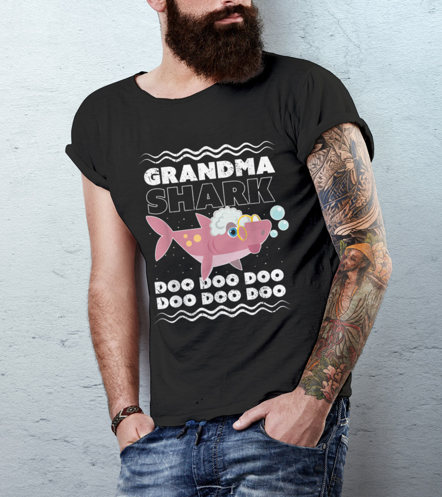 Grandma Shark Doo Doo Doo Bubbles Pink Cartoon T-Shirt
