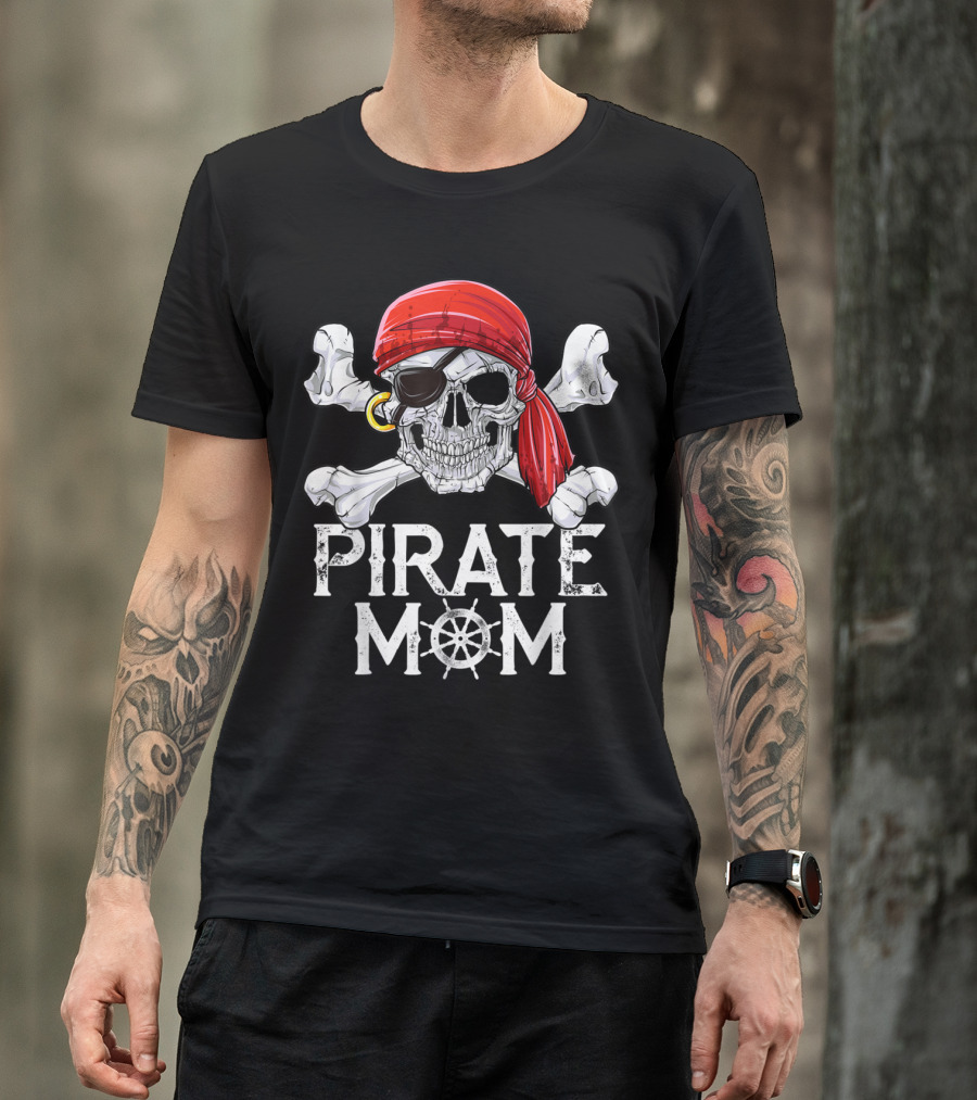 Pirate Mom Jolly Roger Skull Red Bandana Crossbones Eyepatch T-Shirt