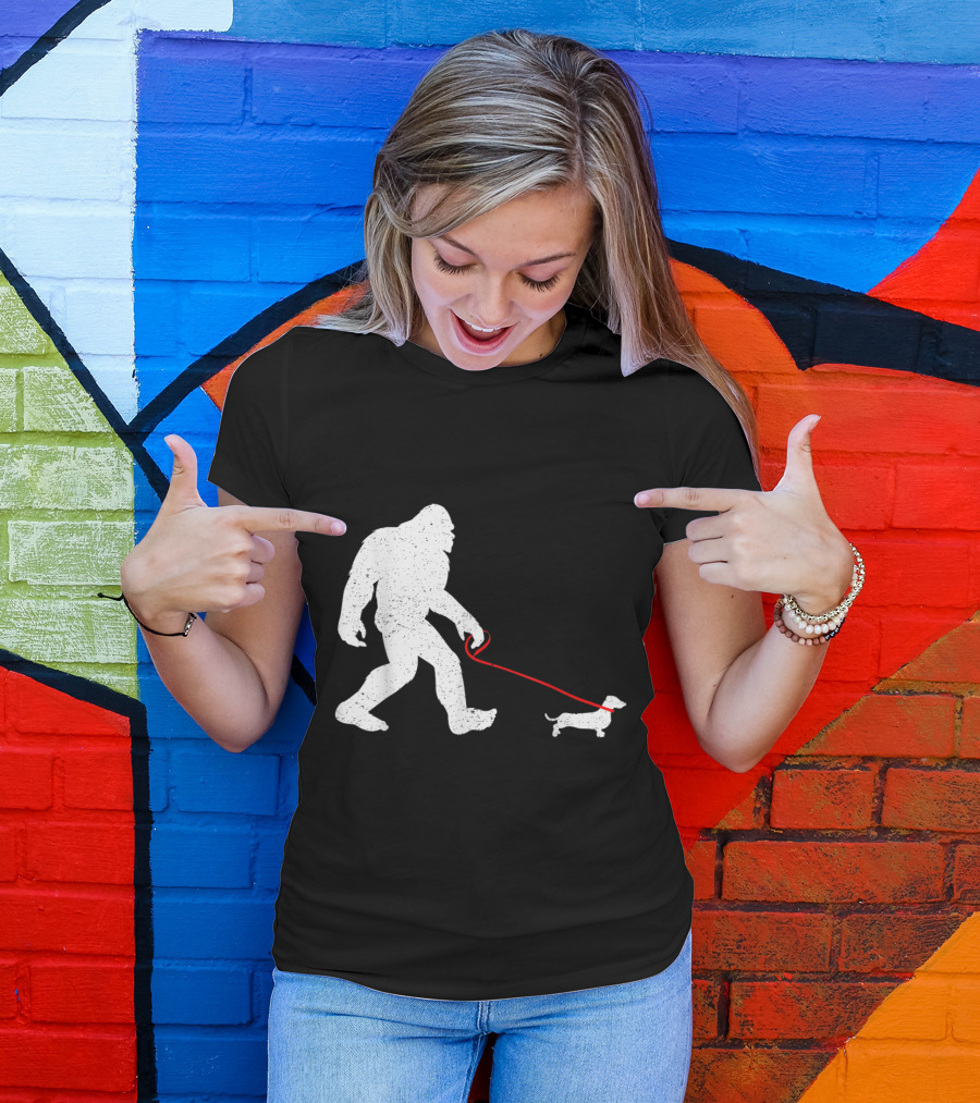 Funny Bigfoot Sasquatch Walking Dachshund Weiner Dog Vintage T-Shirt