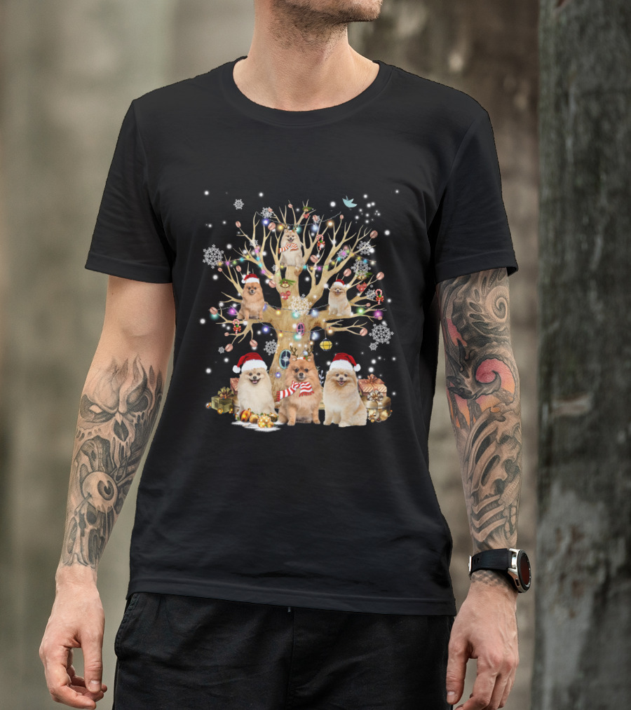 Pomeranian Christmas Tree Ornament With Santa Hats And Snowflakes T-Shirt