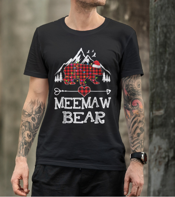 Meemaw Bear Christmas Red Plaid Buffalo Family Santa Hat Lights Mountains Trees T-Shirt
