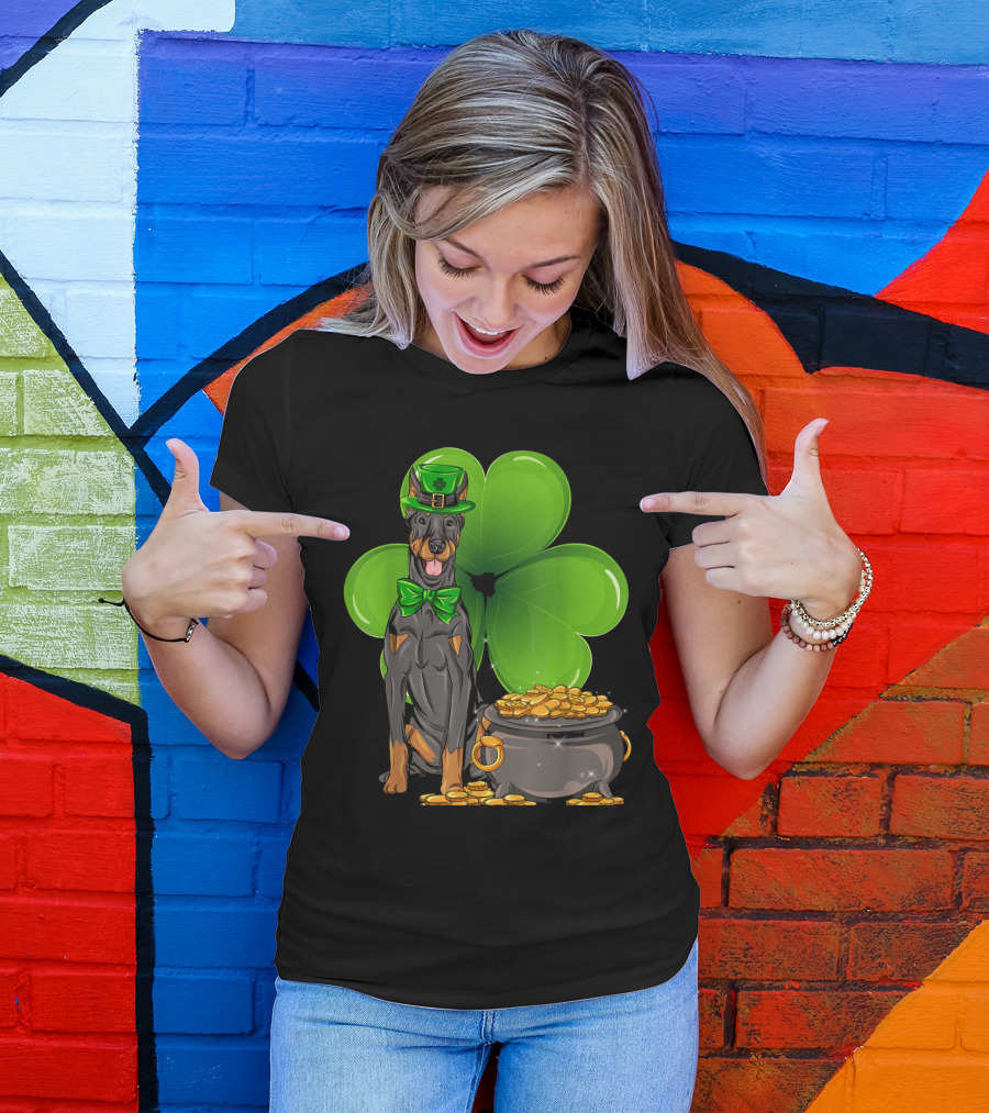 Doberman Pinscher St Patricks Day Leprechaun With Pot Of Gold And Clover T-Shirt