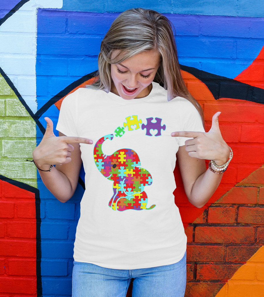 Autism Awareness Elephant Puzzle Pattern Autism Mom (ao Red) T-Shirt