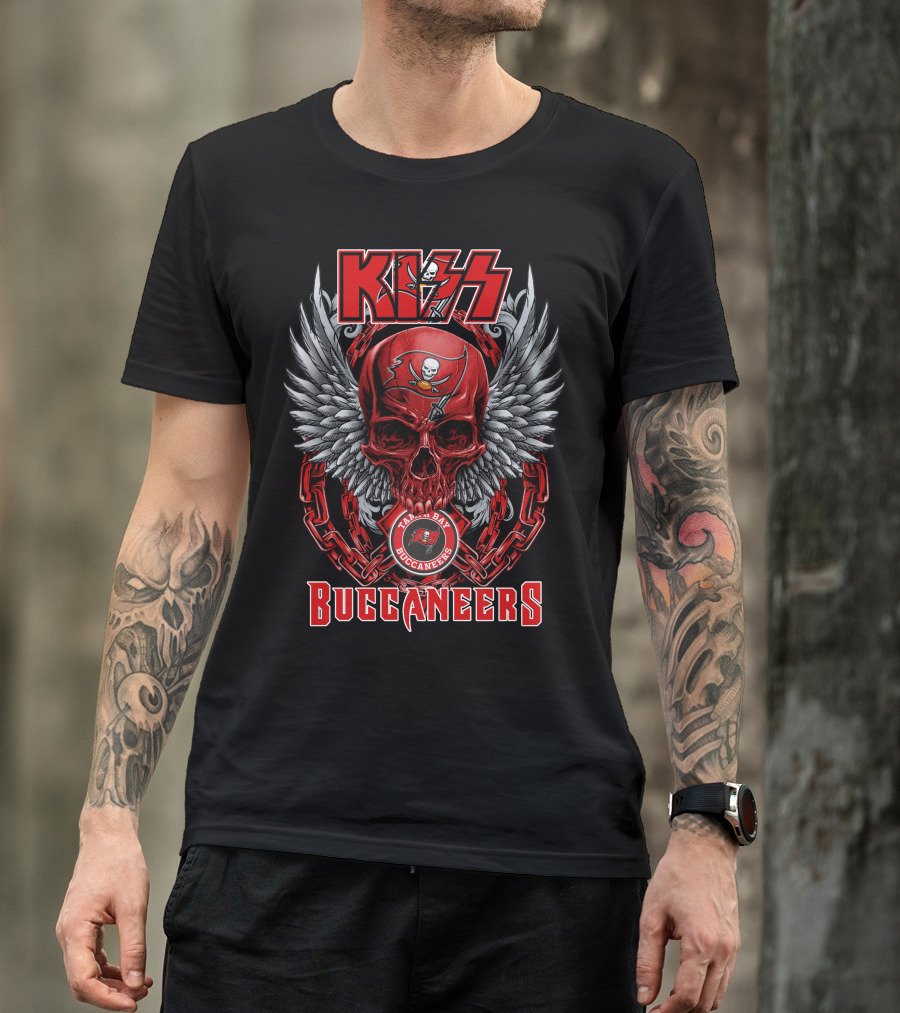 Kiss Tampa Bay Buccaneers Skull With Chains And Wings T-Shirt