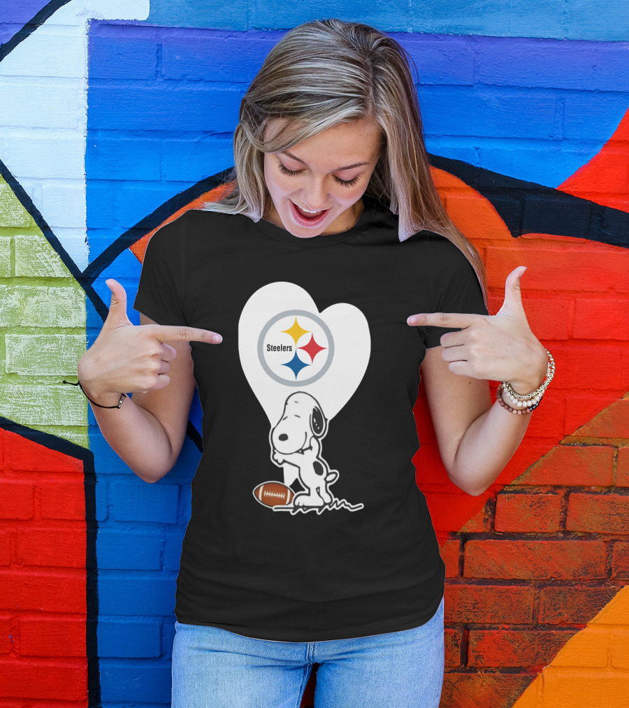Pittsburgh Steelers Snoopy Heart And Football T-Shirt