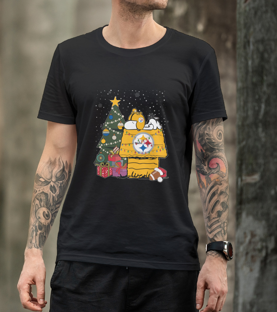 Pittsburgh Steelers Christmas Snoopy Doghouse Festive Holiday Scene T-Shirt