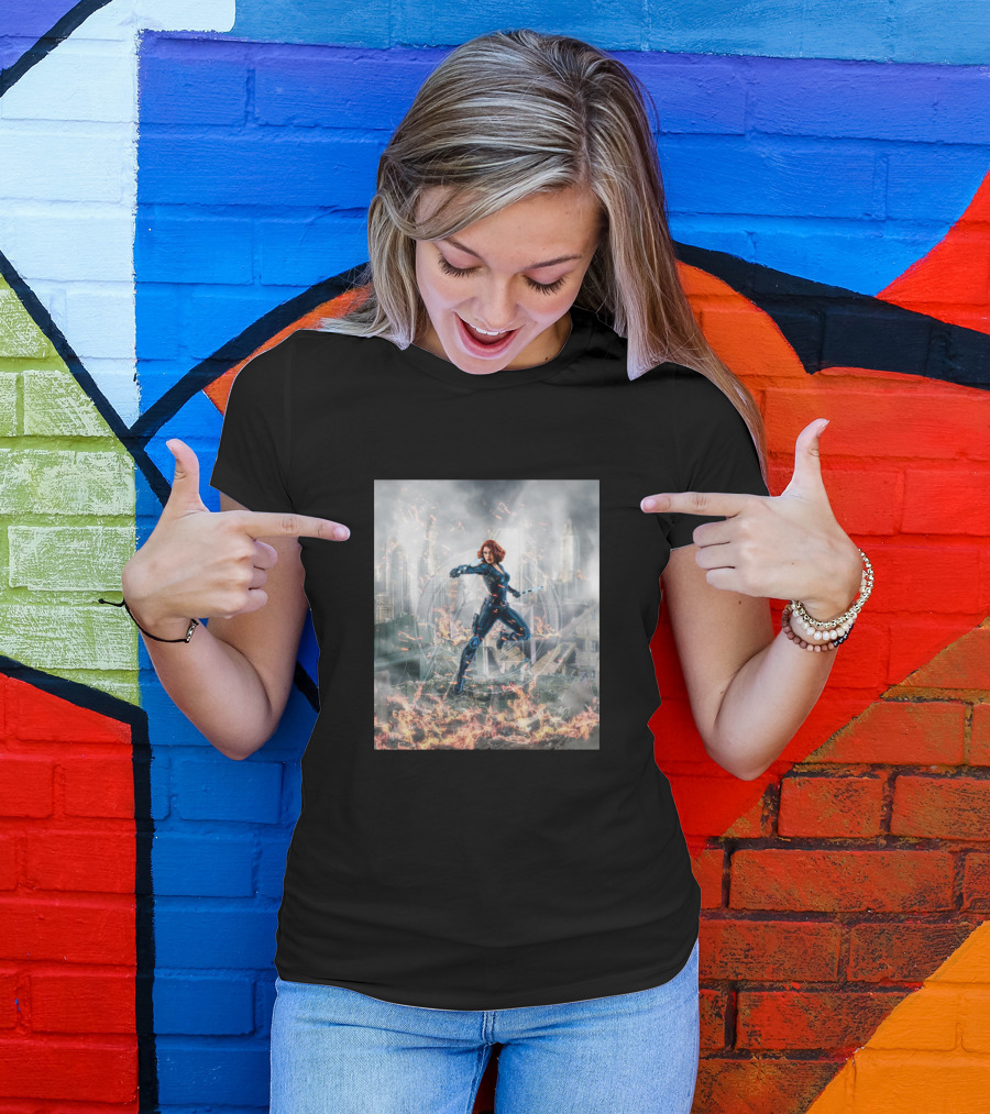 Avengers Cool Black Widow Action Scene Amidst Destruction T-Shirt