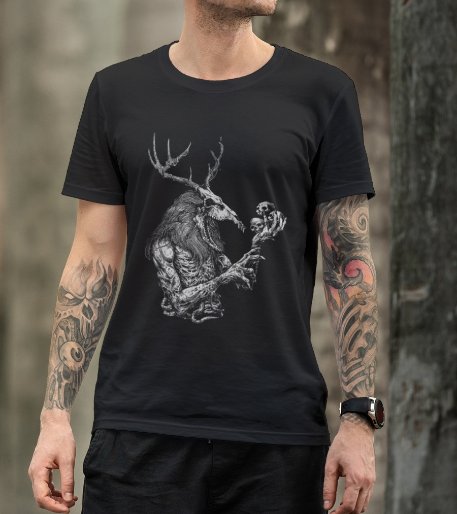 Bunkering Wendigo Antlered Skull Creature Holding Skulls T-Shirt
