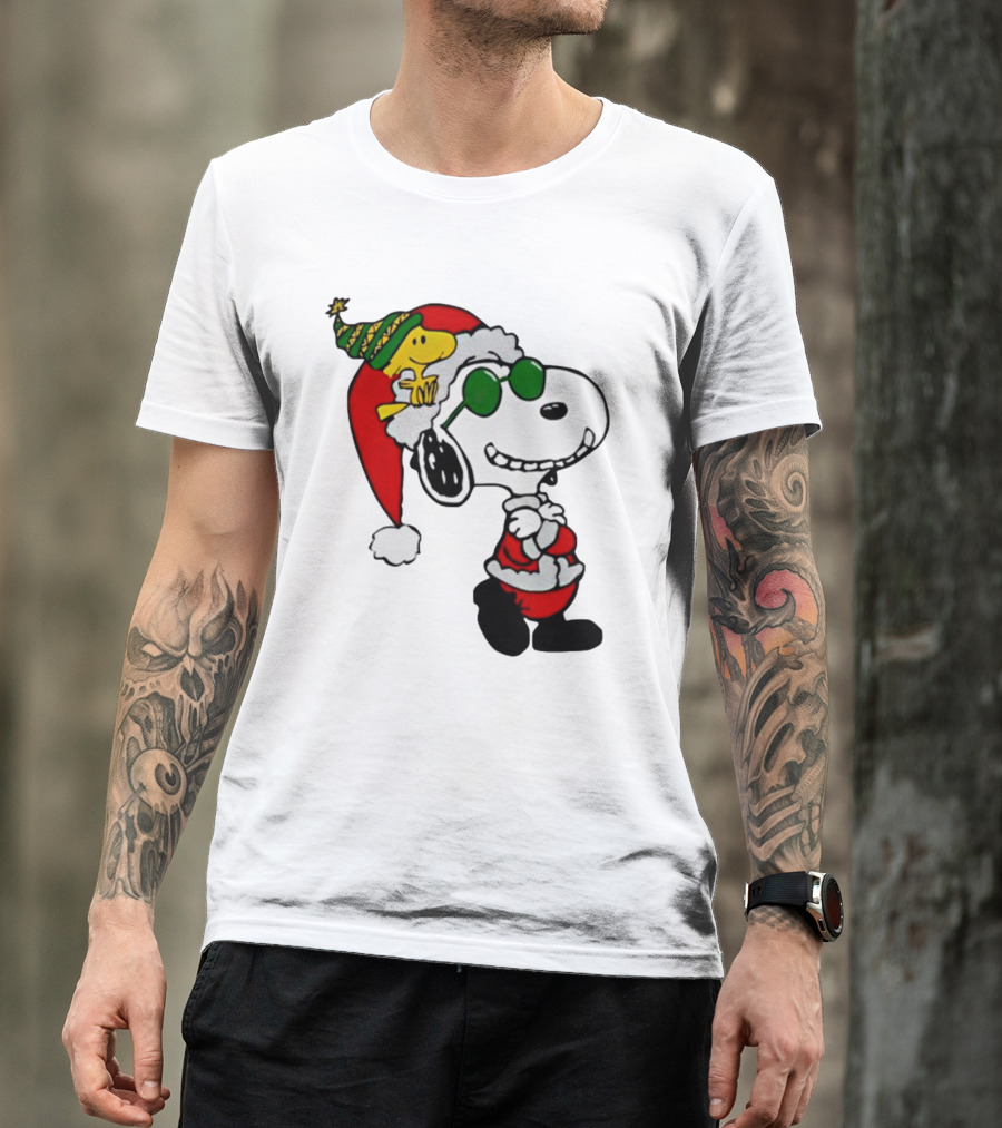 Snoopy And Woodstock Peanuts Merry Christmas Santa Hat And Sunglasses T-Shirt