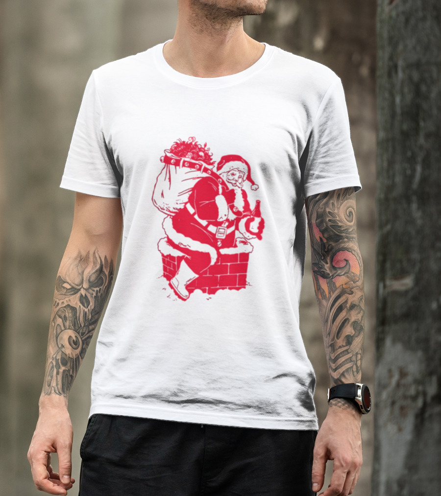 Santa Claws Funny Cat Christmas Beer Chimney Scene T-Shirt