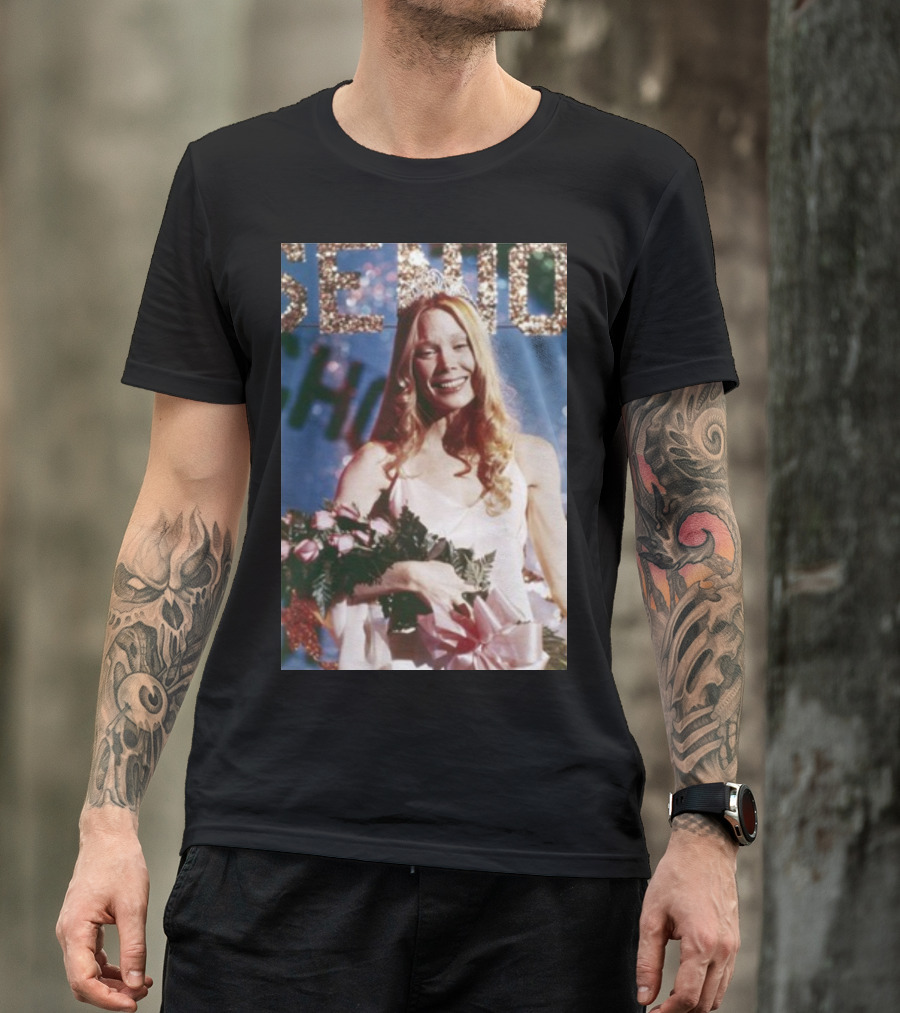Luca Guadagnino Carrie Prom Scene With Sissy Spacek Smiling Holding Bouquet T-Shirt