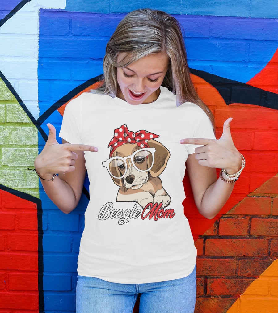 Beagle Mom Cute Beagle Dog With Glasses And Red Polka Dot Bandana T-Shirt